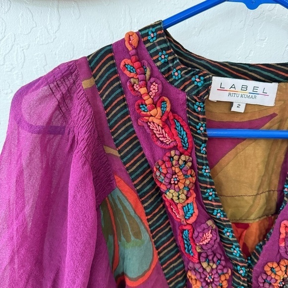 Label Ritu Kumar 100% Silk Floral Flutter Embroidered Flowy Boho Traditional Top - Picture 3 of 14